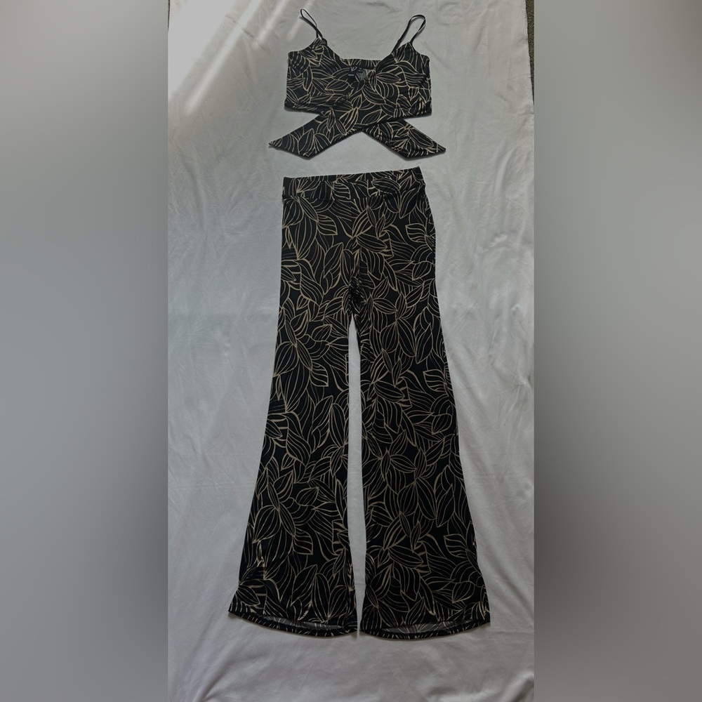 Windsor Black and Tan Leaf Pattern Top